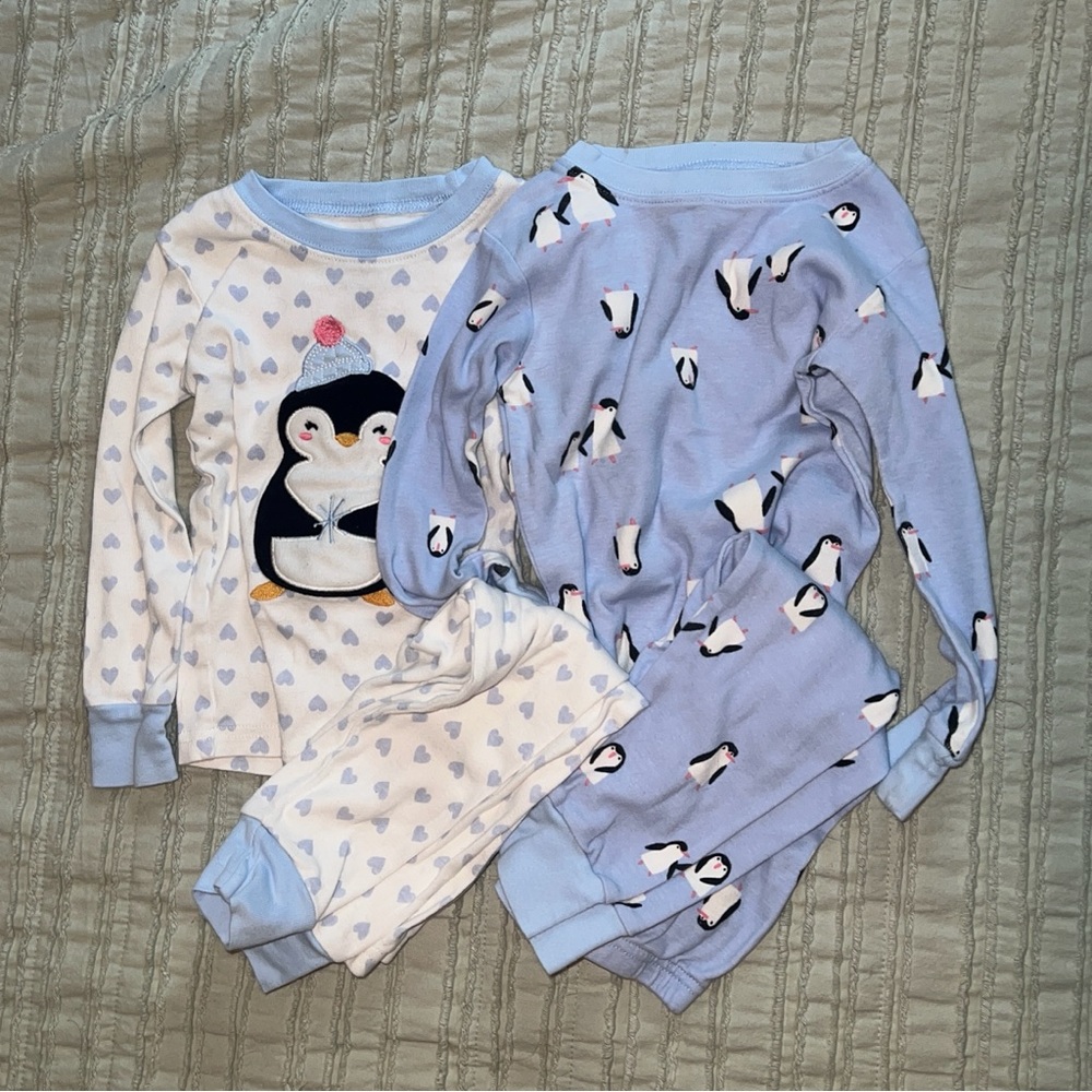 Lot of 2 Carters penguin winter pajamas in 2T